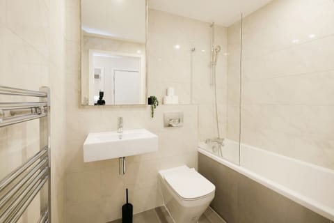 Exclusive Apartment | Bathroom