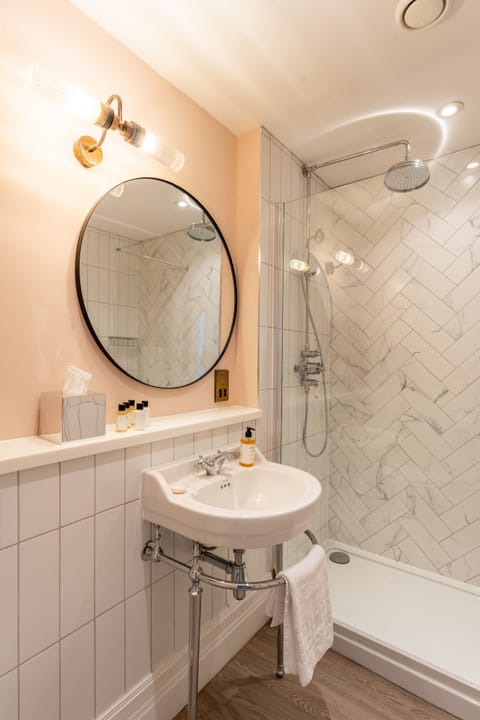 Classic Double Room | Bathroom