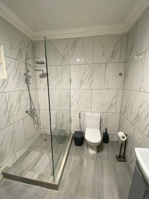 House | Bathroom | Shower, towels