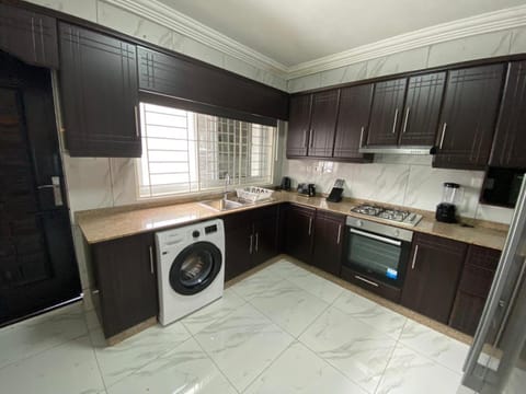 House | Private kitchen | Fridge, microwave, oven, stovetop