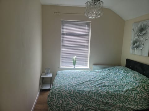 House | 1 bedroom, iron/ironing board, free WiFi, bed sheets