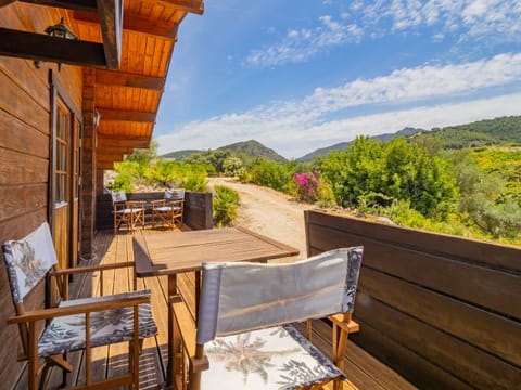 Natural space with two wooden cabins, ideal for independent families or friends. natural experience.