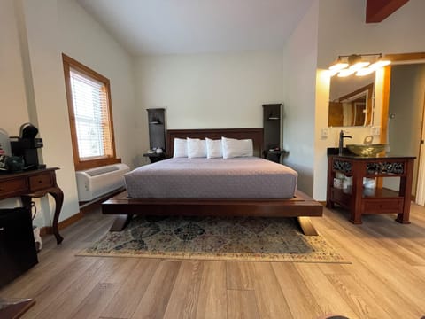 Premium Room 306 | Individually decorated, individually furnished, iron/ironing board