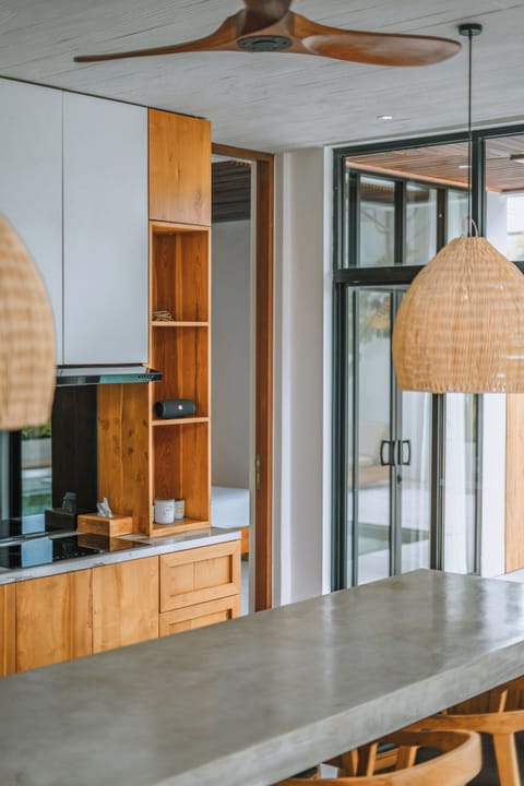 Fridge, microwave, stovetop, cookware/dishes/utensils