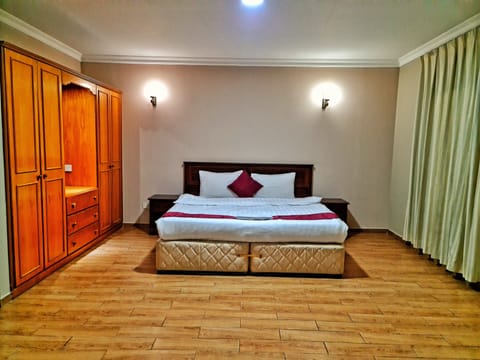 Standard Triple Room | Desk, iron/ironing board, free WiFi, bed sheets