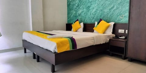 Standard Room | Premium bedding, desk, iron/ironing board, rollaway beds