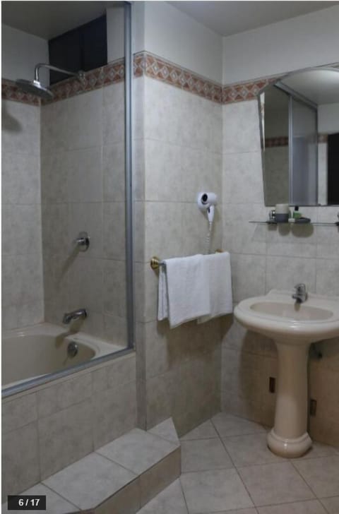 Classic Double Room | Bathroom | Free toiletries