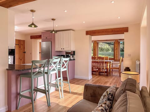 Open plan living space | Quabbs Head Cottage, Malvern