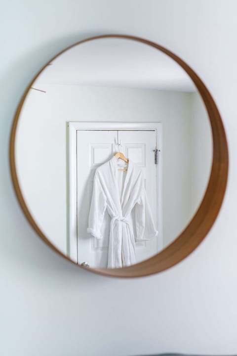 Cozy Room with a modern styles and designs. Cozy statement mirror ,a piece of art to enjoy and discover the allure of our uniquely elegant space!
Columbus Ohio rental apartments