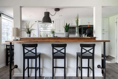 Functional Kitchen Island Our spacious kitchen island is perfect for casual dining, collaborative cooking, or a coffee break. This inviting space serves as the functional heart of our home
Airbnb vacation homes Columbus Ohio