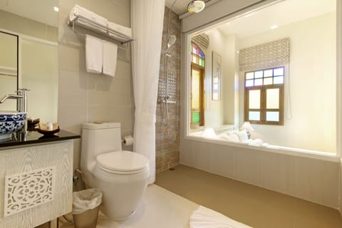 Superior Extra | Bathroom | Shower, rainfall showerhead, free toiletries, hair dryer