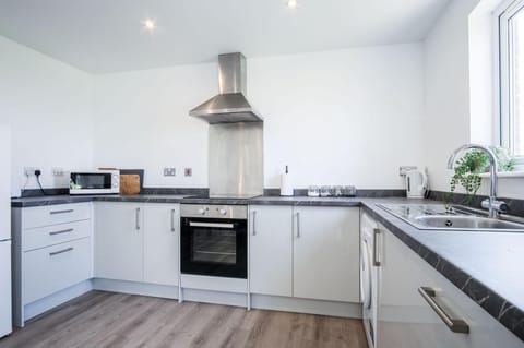 Beach View - 2 Bedroom Apartment - Llanelli (4992)