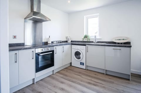 Beach View - 2 Bedroom Apartment - Llanelli (4991)