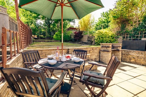 Tukes Cottage Garden - StayCotswold