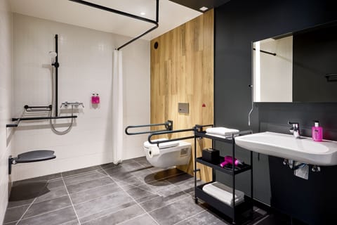 Room, 1 Queen Bed, City View | Bathroom | Shower, hair dryer, towels, soap