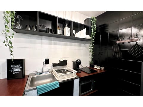 Design Studio Suite | Private kitchen | Mini-fridge, microwave, stovetop, espresso maker