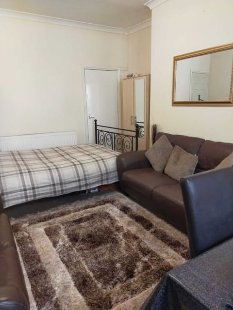 Standard Studio, 1 Double Bed (Double) | Desk, free wired internet, bed sheets