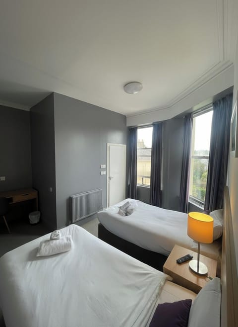 Standard Twin Room | Desk, free WiFi