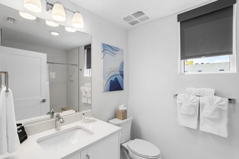 Junior Suite, 2 Bedrooms, Ocean View | Bathroom | Combined shower/tub, deep soaking tub, rainfall showerhead