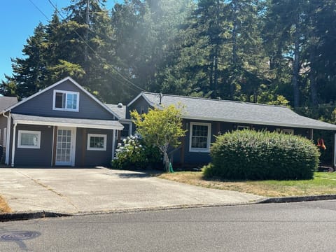 Large parking pad and entrances.
