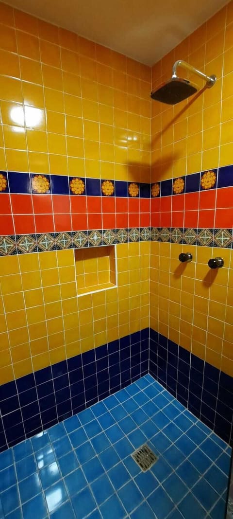 Classic Room, 1 Bedroom | Bathroom | Shower, towels, soap, shampoo