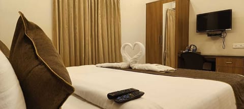 Deluxe Double Room | Egyptian cotton sheets, premium bedding, pillowtop beds, free WiFi
