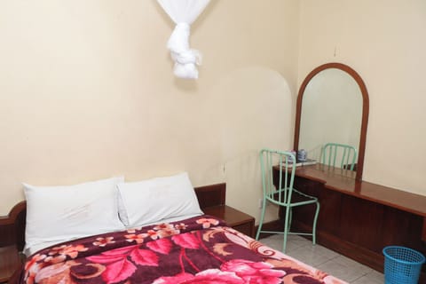 Classic Double Room | Iron/ironing board, free WiFi