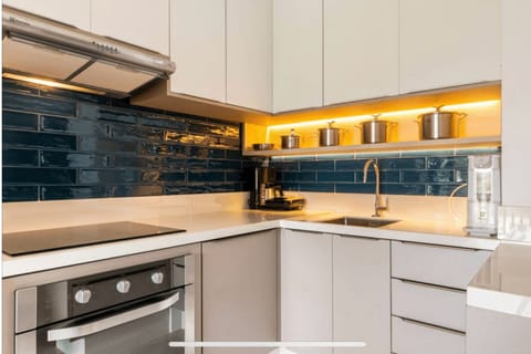 Apartment | Private kitchen | Cookware/dishes/utensils