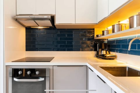 Apartment | Private kitchen | Cookware/dishes/utensils