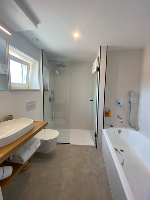 Signature Room | Bathroom | Shower, hair dryer, bathrobes, towels