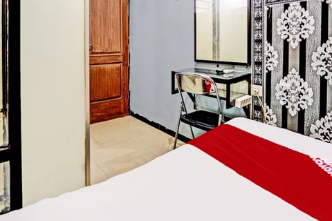 Standard Double Room | Laptop workspace, free WiFi, bed sheets