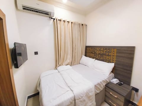 Standard Room | Pillowtop beds, desk, laptop workspace, free WiFi