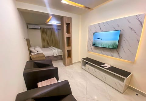 Deluxe Suite | Living area | Smart TV