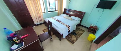 Standard Double Room | Desk, bed sheets