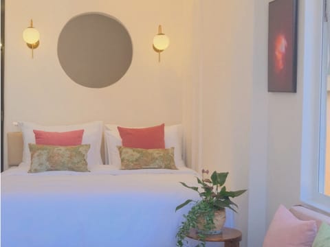 Comfort Room | Premium bedding, free minibar items, desk, free WiFi