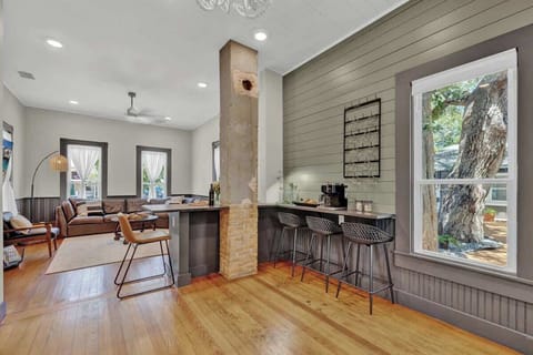 Wrap around bar seating for seven.