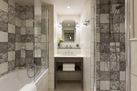 Signature Suite | Bathroom | Free toiletries, hair dryer, bathrobes, slippers