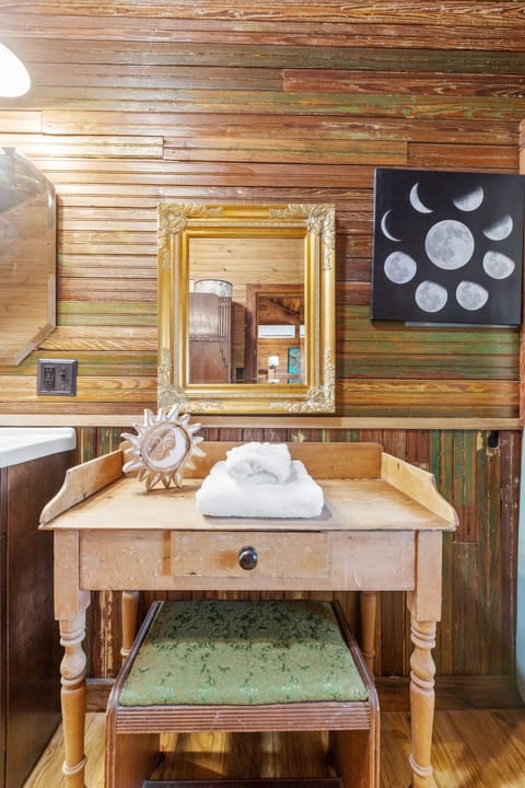 Cabin, 1 Bedroom | Bathroom | Towels