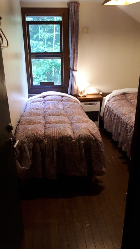Standard Twin Room, Non Smoking (Possible to Ski back to hotel through forest from the Ski resort) | Blackout drapes, free WiFi