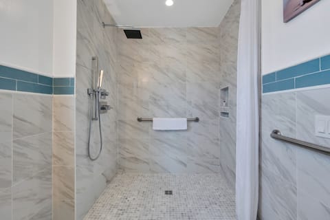 Studio, 1 Queen Bed, Accessible | Bathroom | Shower, free toiletries, hair dryer, towels