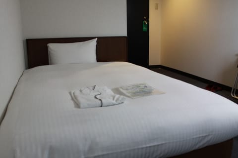 In-room safe, iron/ironing board, free WiFi, bed sheets