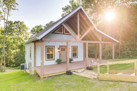 Williamstown Vacation Rental | 2BR + Loft | 2BA | Steps to Enter | 1,100 Sq Ft