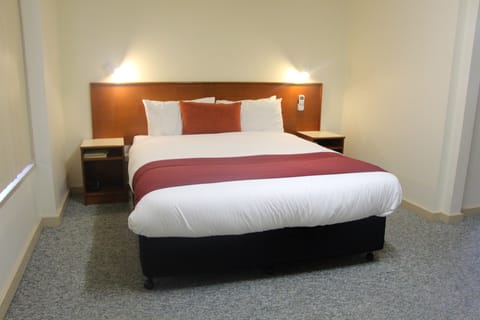 Deluxe Queen | Iron/ironing board, cribs/infant beds, free WiFi, bed sheets