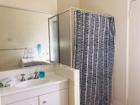 Ground Floor Unit | Bathroom | Shower, towels