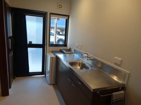 Spa Studio | Private kitchenette | Fridge, microwave, coffee/tea maker, electric kettle