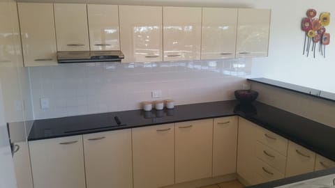 Suite, 1 Bedroom, Level 1 | Private kitchen | Fridge, microwave, oven, stovetop