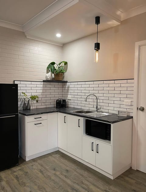 Apartment | Private kitchenette | Fridge, microwave, electric kettle