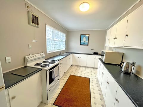 Deluxe Suite, 3 Bedrooms | Private kitchen | Microwave, electric kettle, toaster