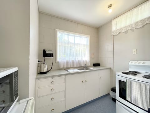 Kitchen Studio | Private kitchen | Microwave, electric kettle, toaster