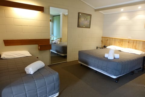 Standard Room, Non Smoking (Twin) | Free WiFi, bed sheets